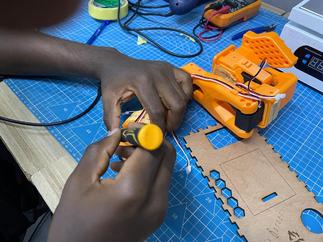 dismantling the robotic arm and motors identification